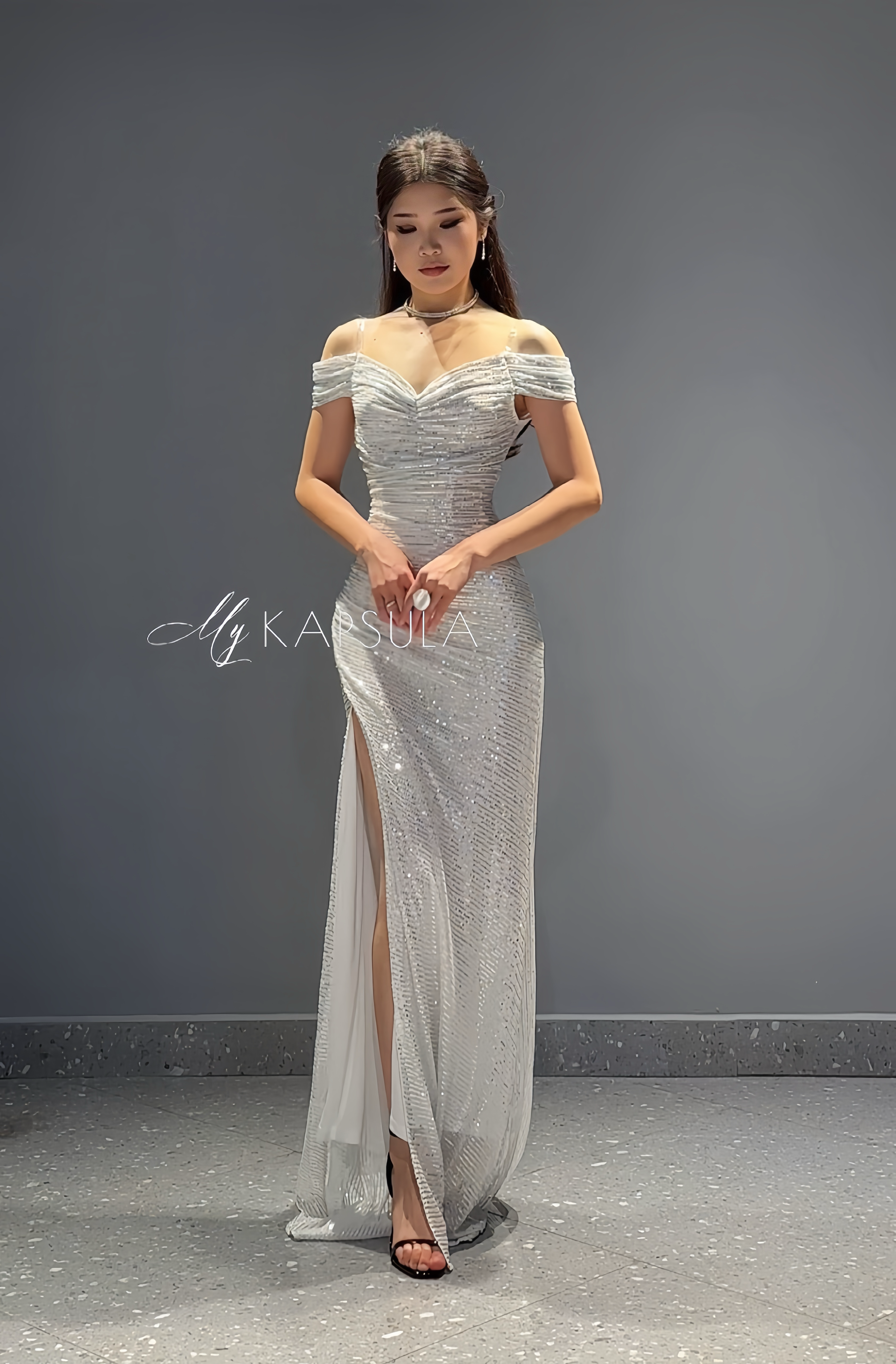 Amanda Off-Shoulder